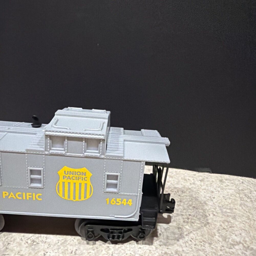 Lionel Modern Era No. 16544 Union Pacific Caboose - Picture 2 of 5